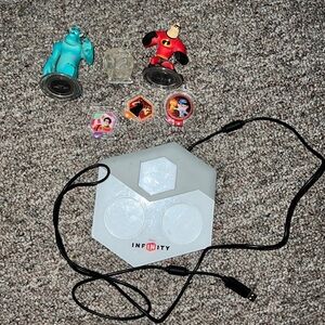 Disney Infinity pad with game accessories Skylanders​